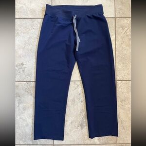 Figs women’s navy medium petite